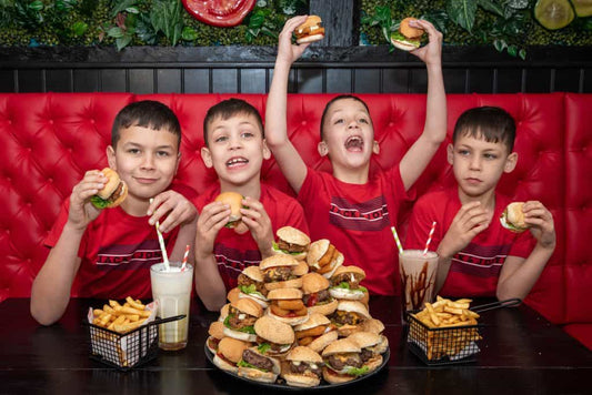 La Fiesta Perfecta: Hamburguesas y Choripanes en el Cumpleaños de Tu Hijo